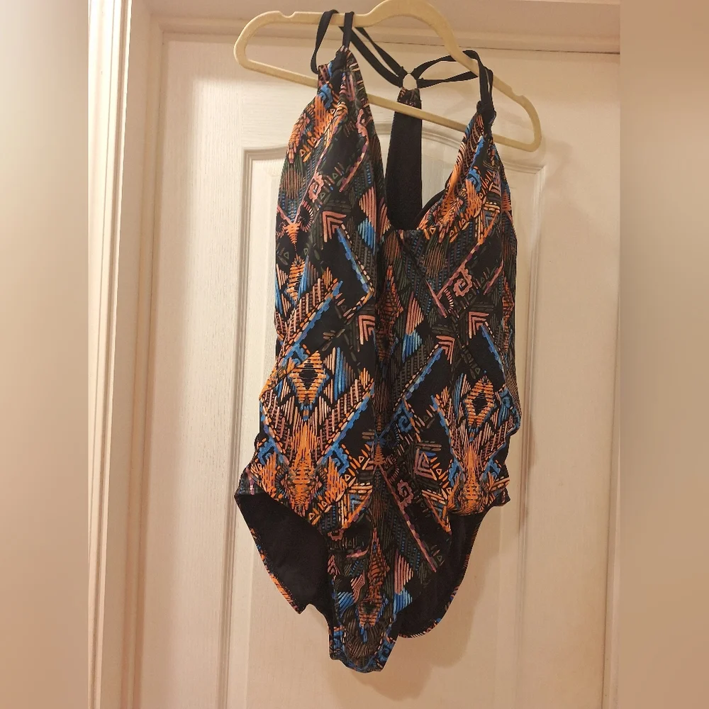 Womens one Piece Geometric Black and Orange Swimsuit 3X‎ (24/26)